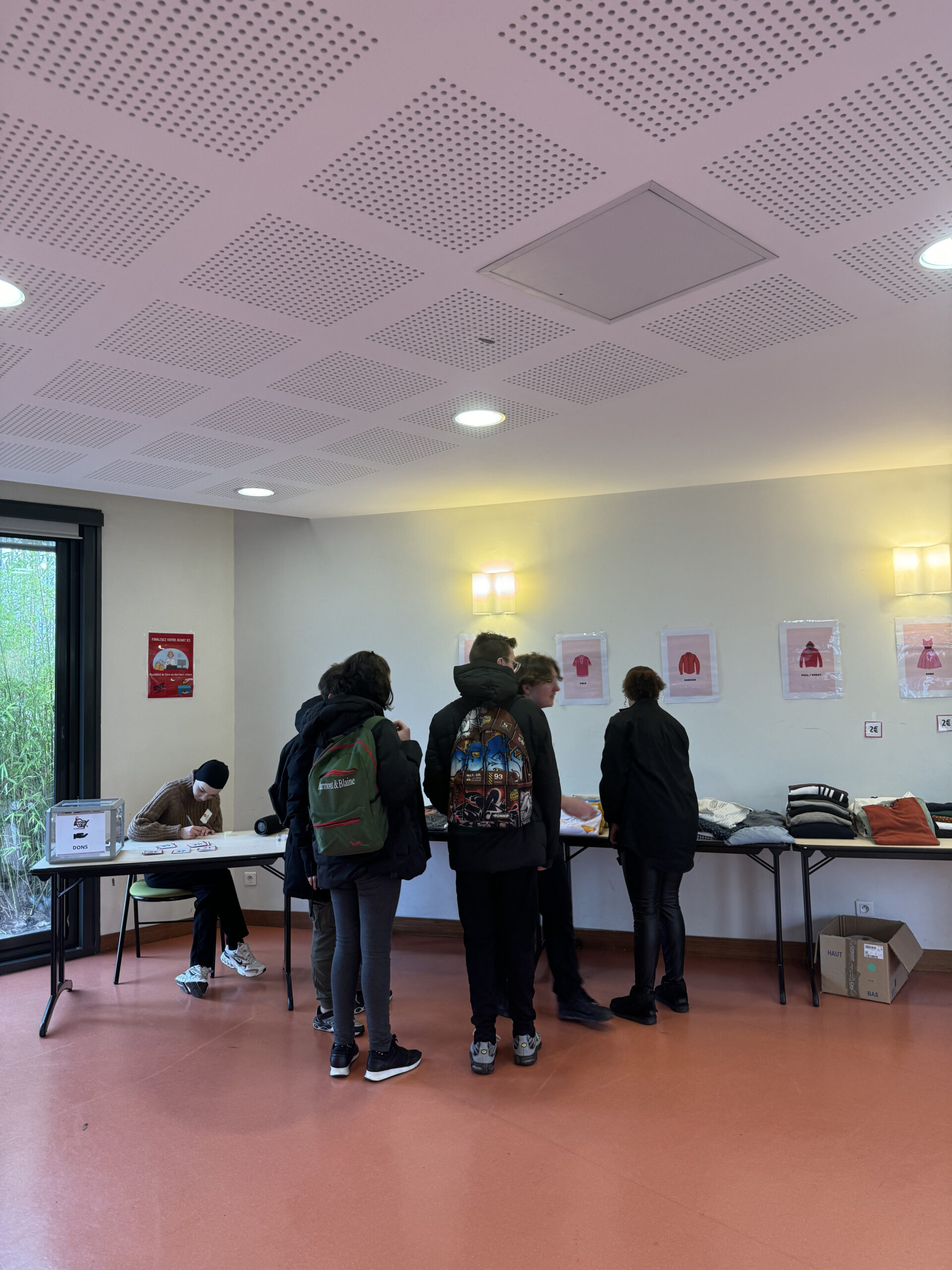 Vente de 2nde main au lycée au profit des restos du coeur !